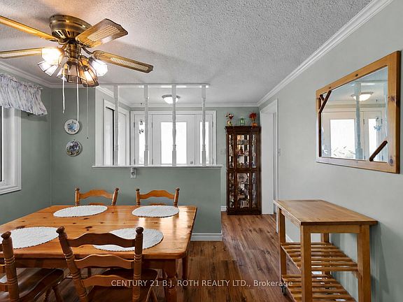 4th image of 19 Maple Cres