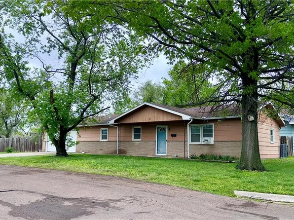 602 N 4th St, Iola, KS 66749