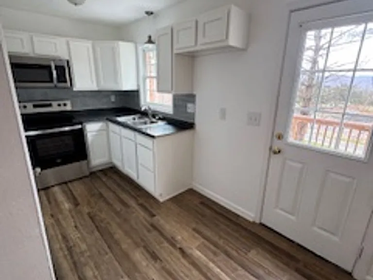 700 Skyline Cir — Photo 1