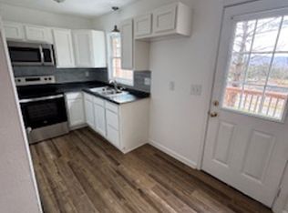 700 Skyline Cir, Pulaski, VA 24301