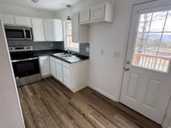 700 Skyline Cir, 700 Skyline Cir #5, Pulaski, VA 24301