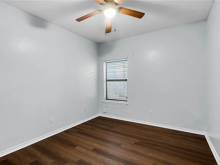 7658 Clearbrook Dr — Photo 20