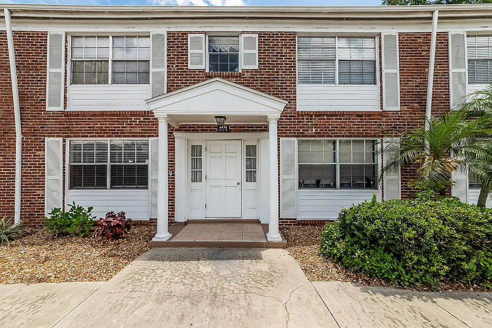 2 bed, 1.0 bath, 851 sqft, $1,645 — Photo 1