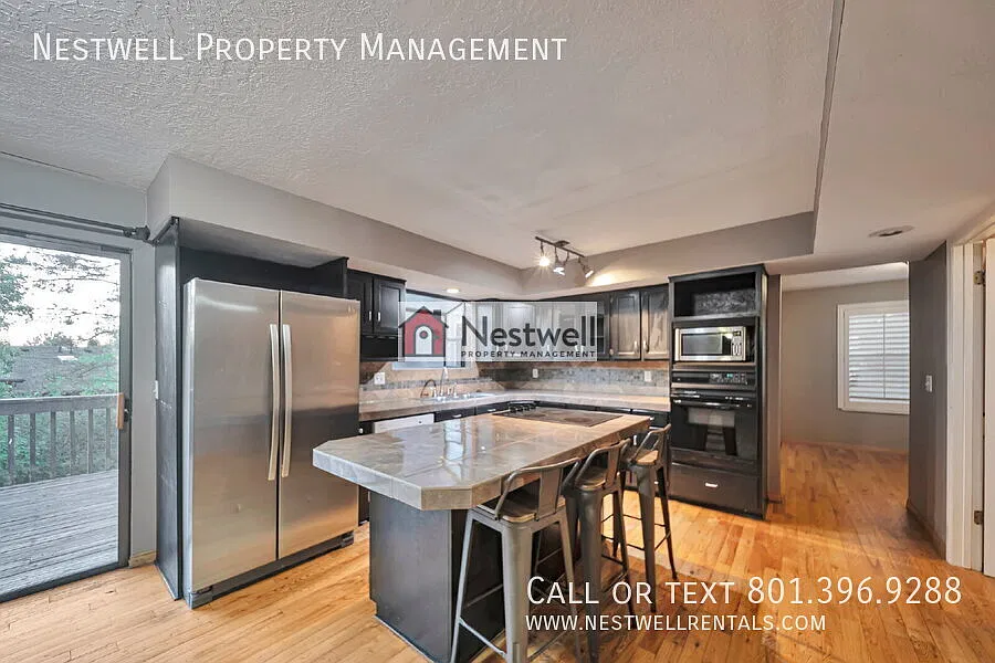 Fantastic 4-bed home in Sandy! — Photo 2