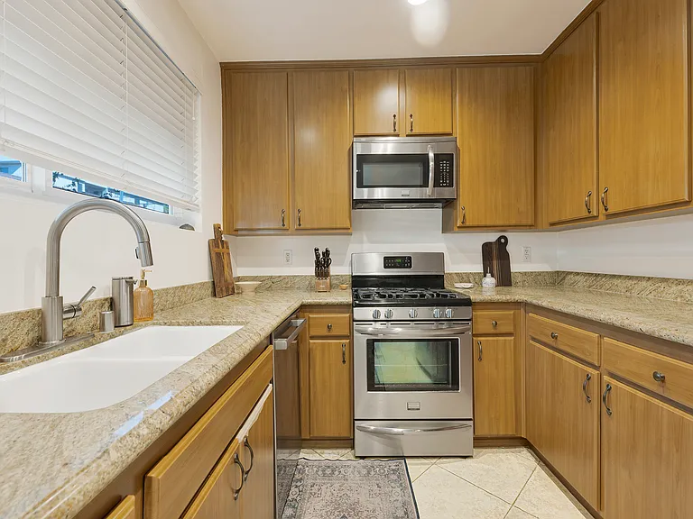 12803 Bloomfield St #2 — Photo 11