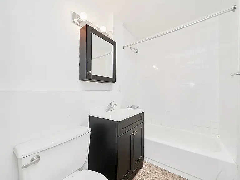 514 W 48th St #1A — Photo 12