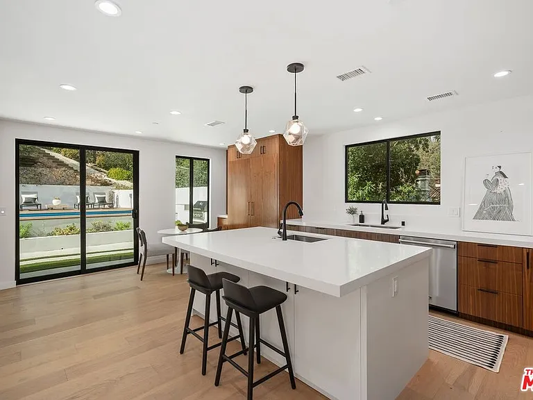 4545 Balboa Ave — Photo 14