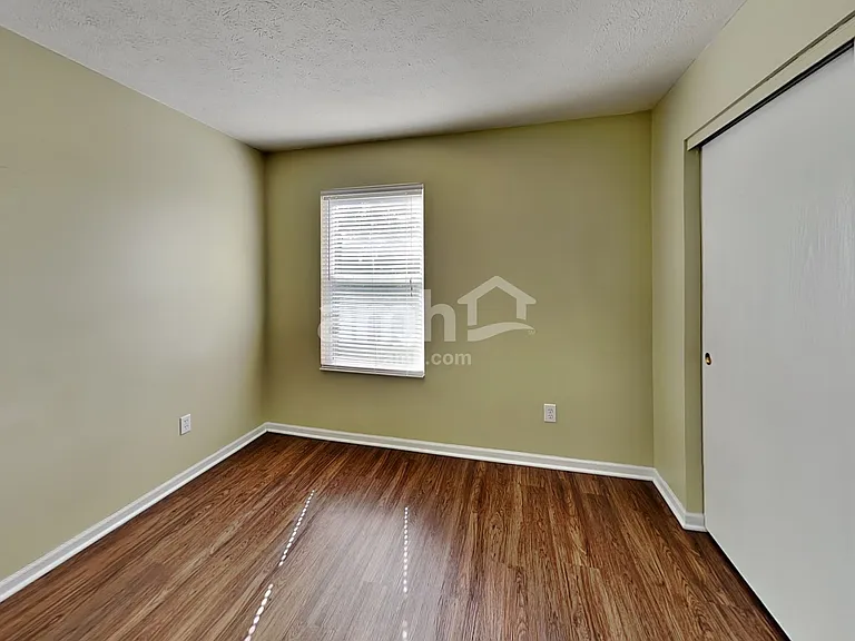 220 Hartford Ct — Photo 17