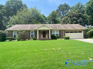 826 Crestview Dr, Madison, AL 35758