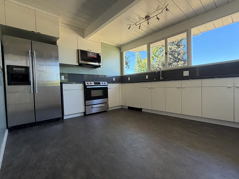 3712 Redwood Cir — Photo 4
