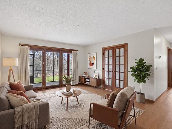 2nd image of 15137 Lesley Ln