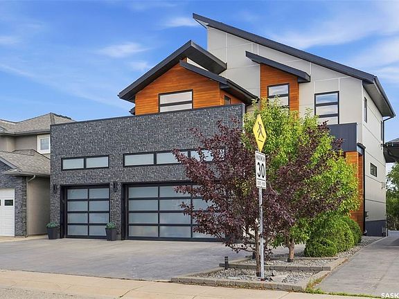 4th image of 111 Fleming CRESCENT