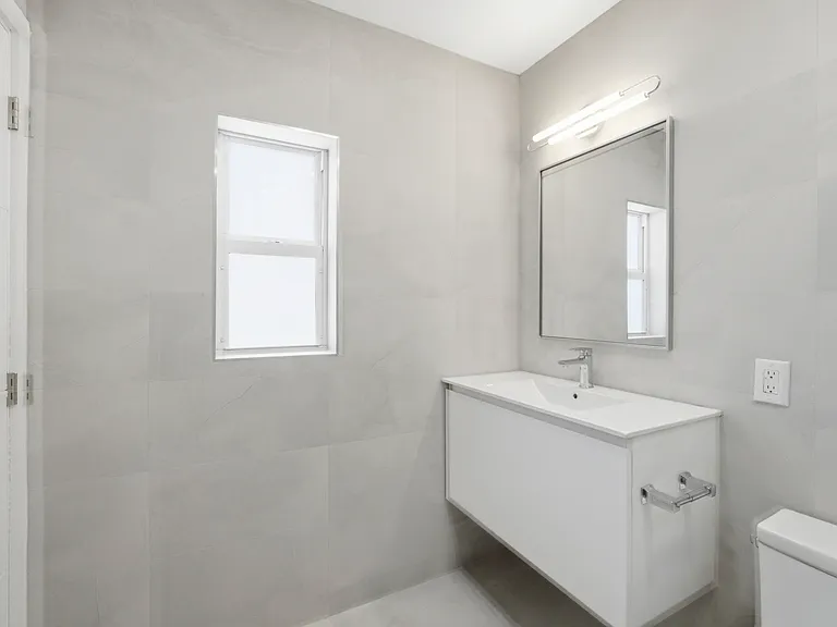 2001 NE 17th Way — Photo 14