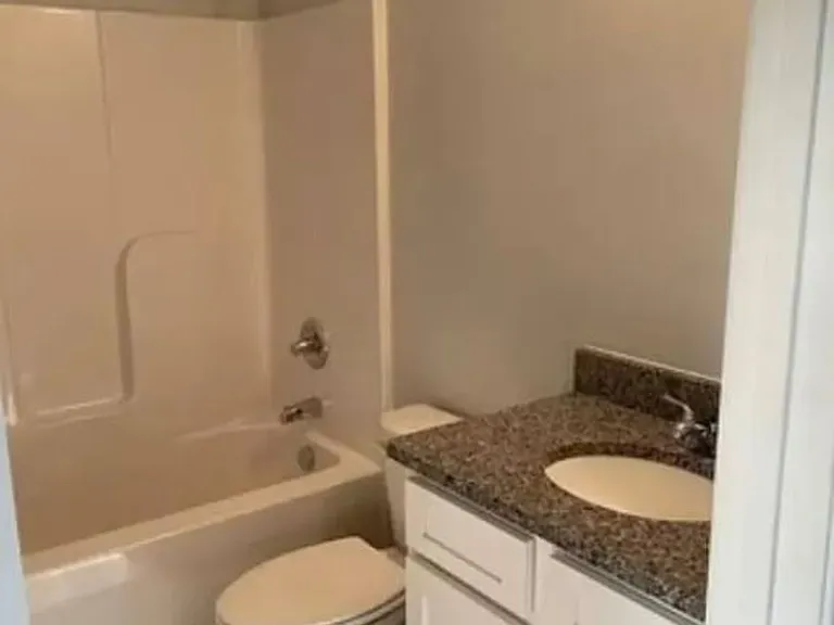 !! Get $100 Off !! 3br 2.5ba Home W/ Updated Kitchen Stainless Appliances Assigned Parking In Sal... — Photo 6