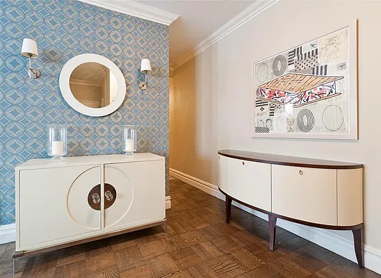 Sold by Sloane Square | media 18