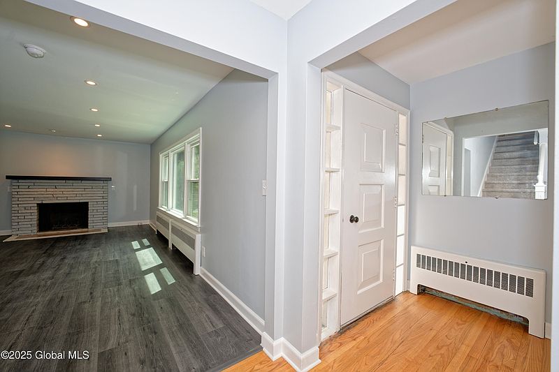 5th image of 204 N 2nd Avenue