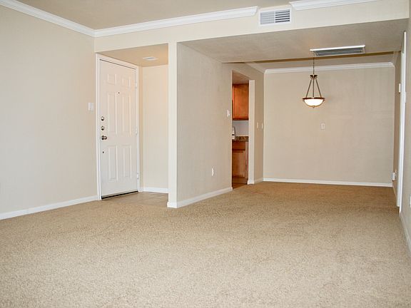 Dining area & entry foyer