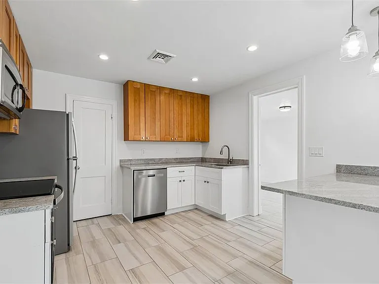 8125 Bayshore Dr — Photo 25