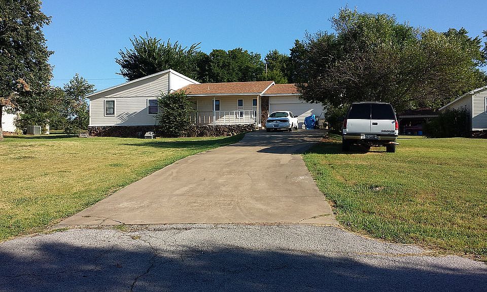 1st image of 1040 Bean St