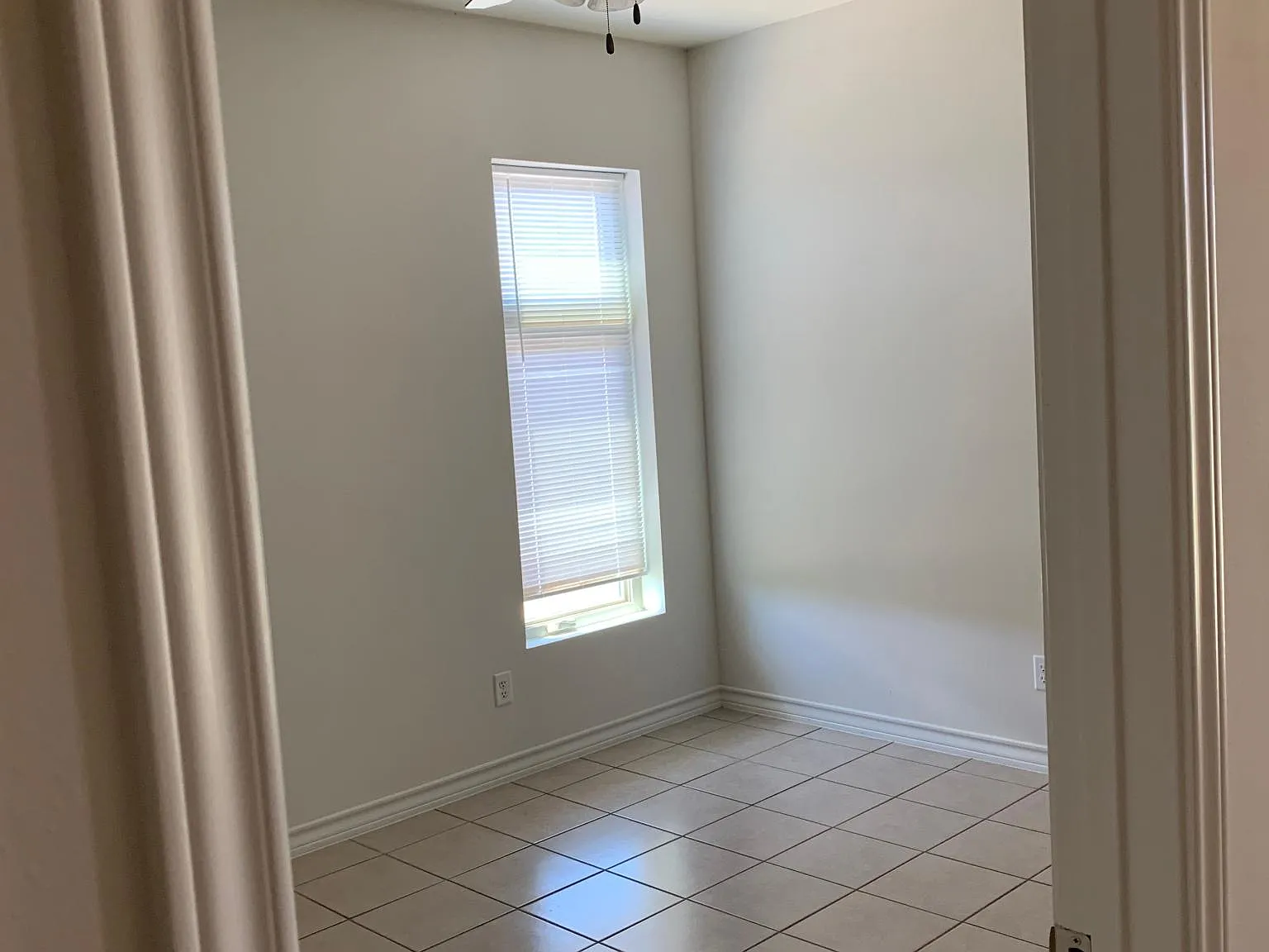 2 bed, 1000 sqft, $975 — Photo 4