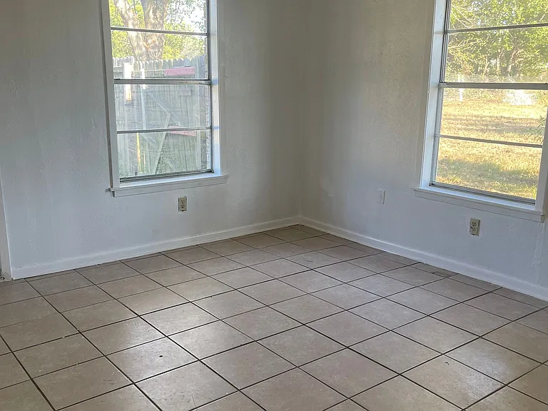 12470 FM 314 N — Photo 7
