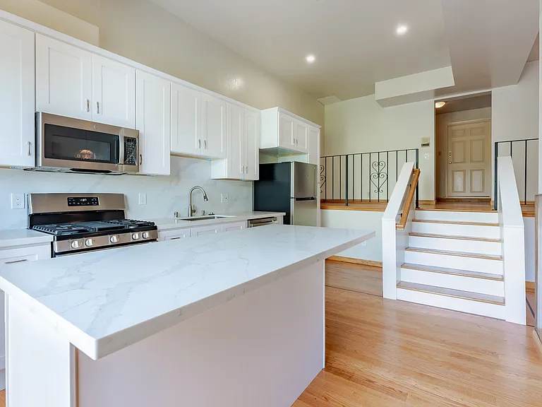 646 Lisbon St #B — Photo 14