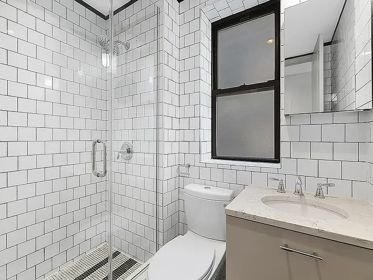 199 W 10th St #L1 — Photo 8