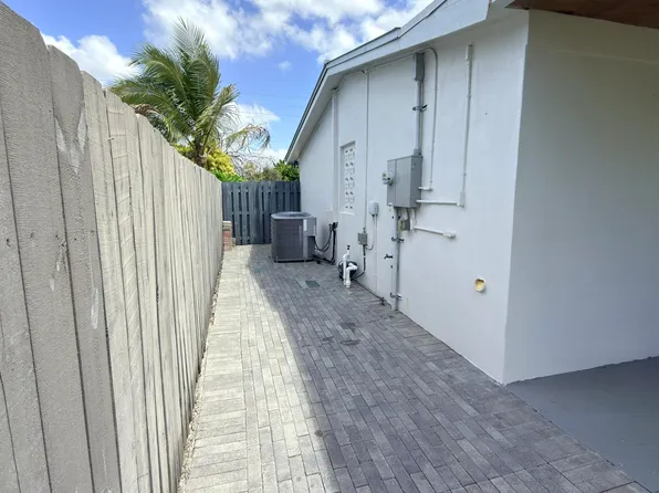 620 NE 24th St, Pompano Beach, FL 33064