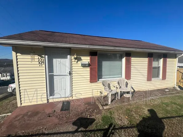 1239 12th St, Nitro, WV 25143