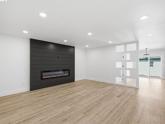 5th image of 2717 D St