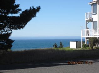 170 Wave Dr, Whitethorn, CA 95589