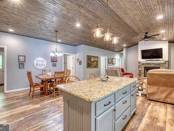 3rd image of 110 Hampton Rd #3
