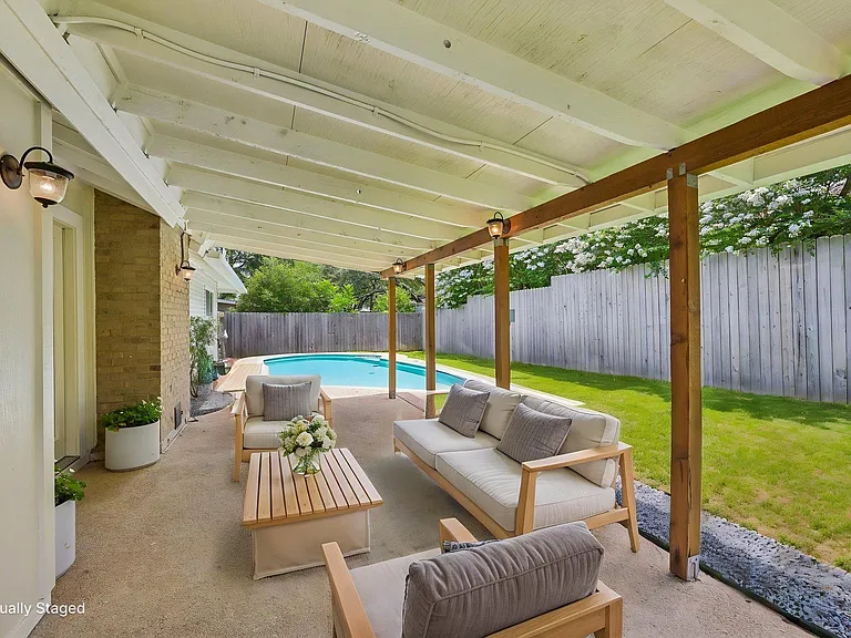 2717 Charlesworth Dr — Photo 32