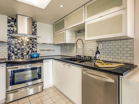 4th image of 10082 148th St #808