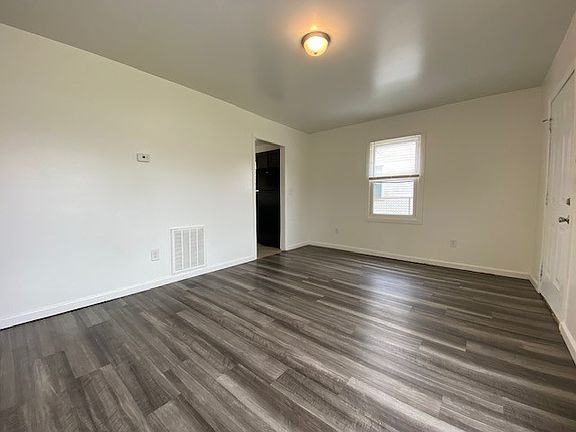 4th image of 2421 Northglen Dr