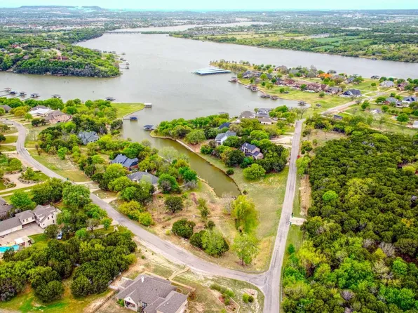 712 Goldeneye Dr, Granbury, TX 76049