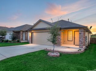 377 Middle Green Loop, Floresville, TX 78114