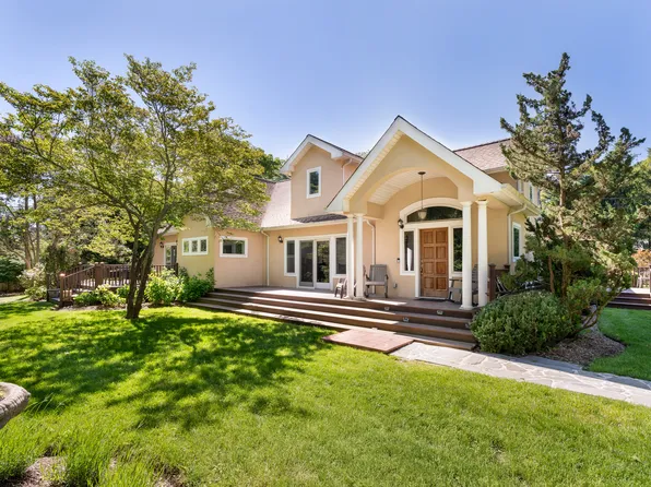 https://photos.zillowstatic.com/fp/97440838881cf1ab809b4184b51b10ce-p_e.webp