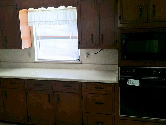 Kitchen counter in nook