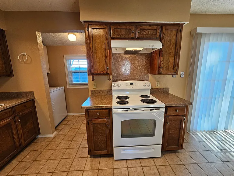 400 Hallmark Dr — Photo 12
