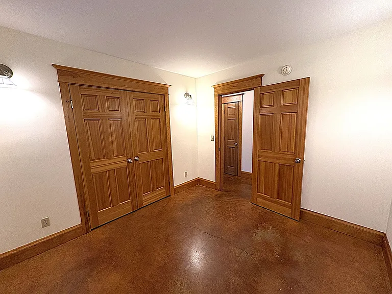 544 NE Thompson St — Photo 13