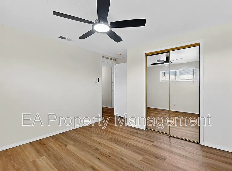 1055 Betts St NE — Photo 33