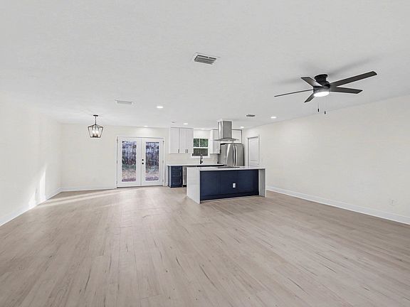 5th image of 1927 Lawson Rd