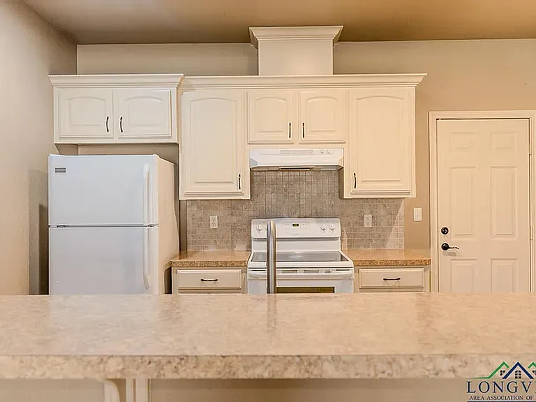 1120 Creekwood Ln — Photo 9