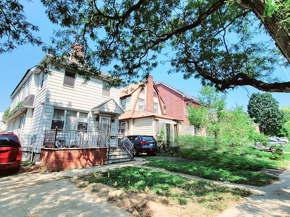 37-06 Utopia Pkwy #2