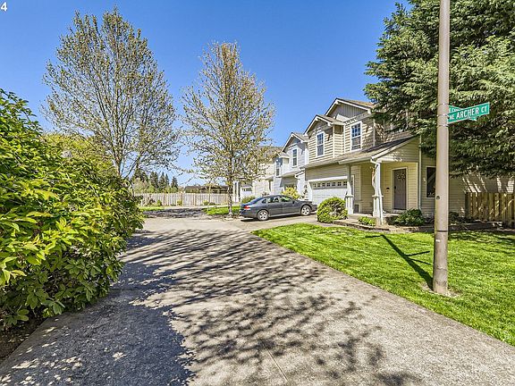 4th image of 204 NE Archer Ct