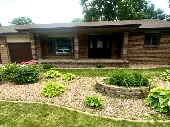 1108 4th St NW, Watertown, SD 57201