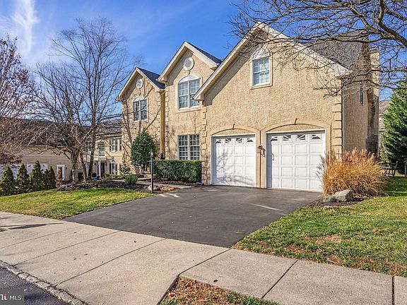3rd image of 219 River Crest Dr