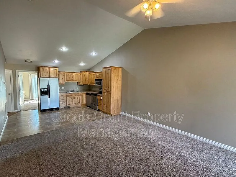 3 bed, 2.0 bath, 1250 sqft, $1,475 — Photo 3