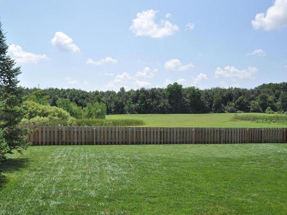 5th image of 139 Fox Glen Dr E